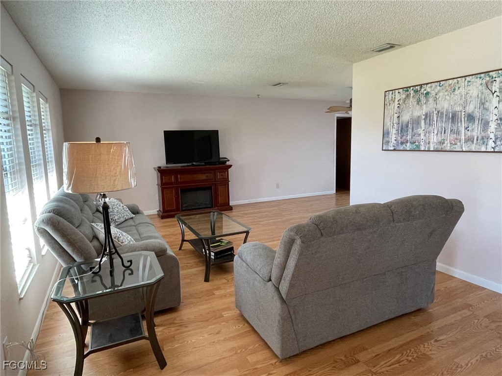 2121 SE 8th Terrace Cape Coral FL 33990 2025021148 image8