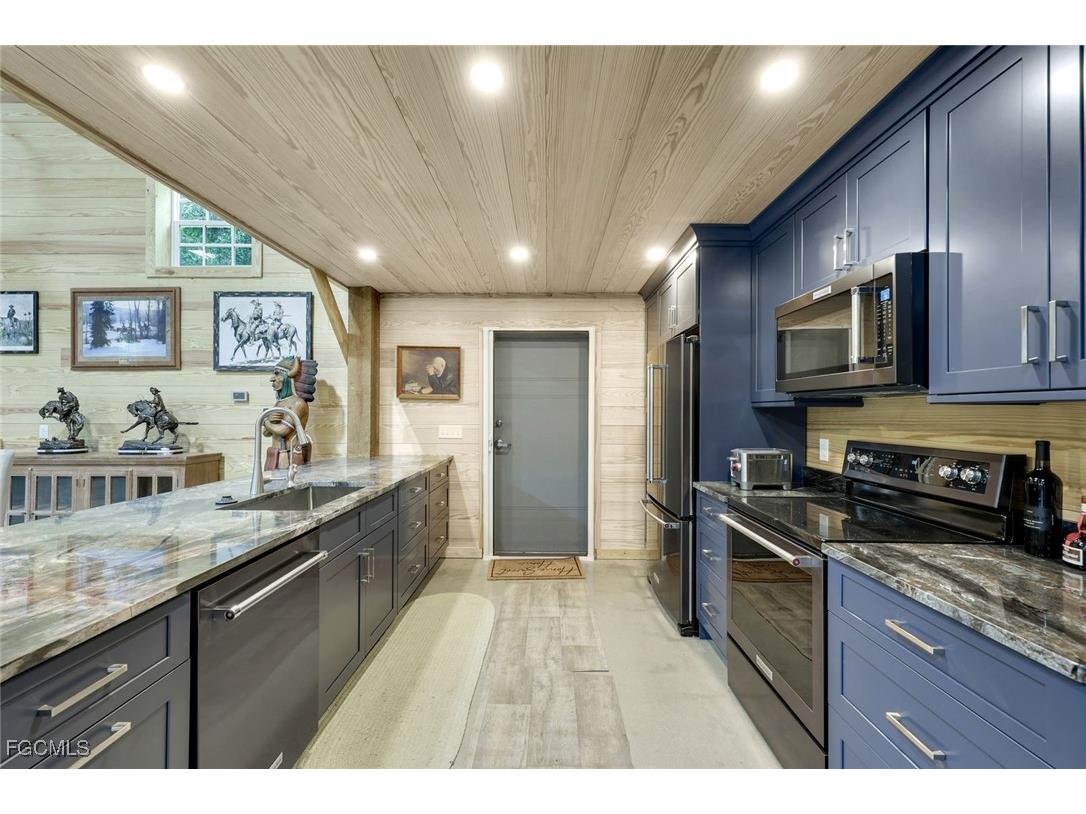 21211 Palm Beach Boulevard Alva FL 33920 2025009081 image13