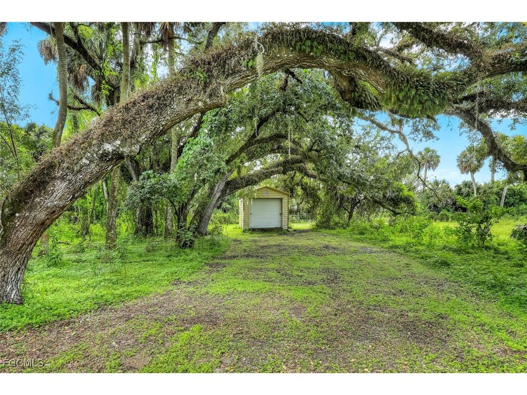 21211 Palm Beach Boulevard Alva FL 33920 2025009081 image23