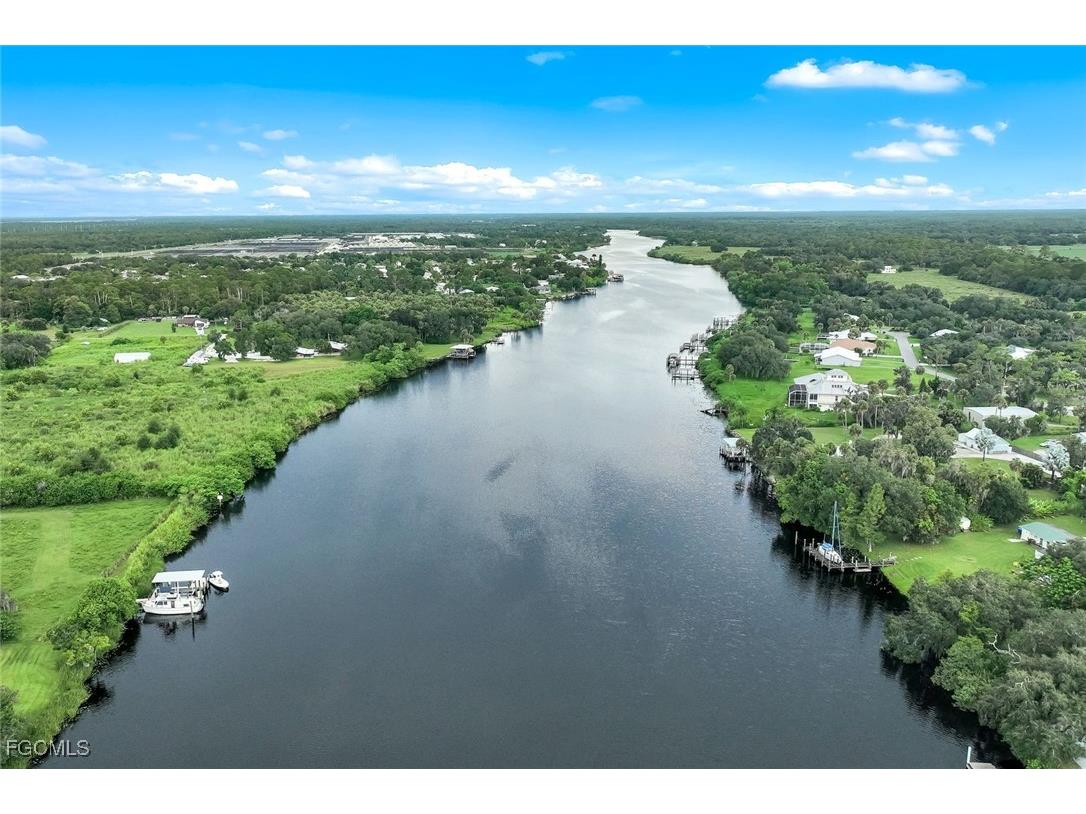 21211 Palm Beach Boulevard Alva FL 33920 2025009081 image25