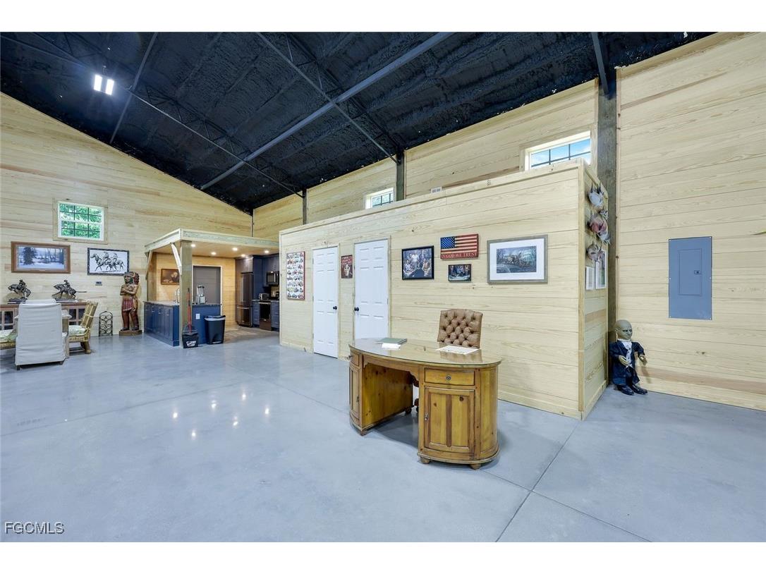 21211 Palm Beach Boulevard Alva FL 33920 2025009081 image9