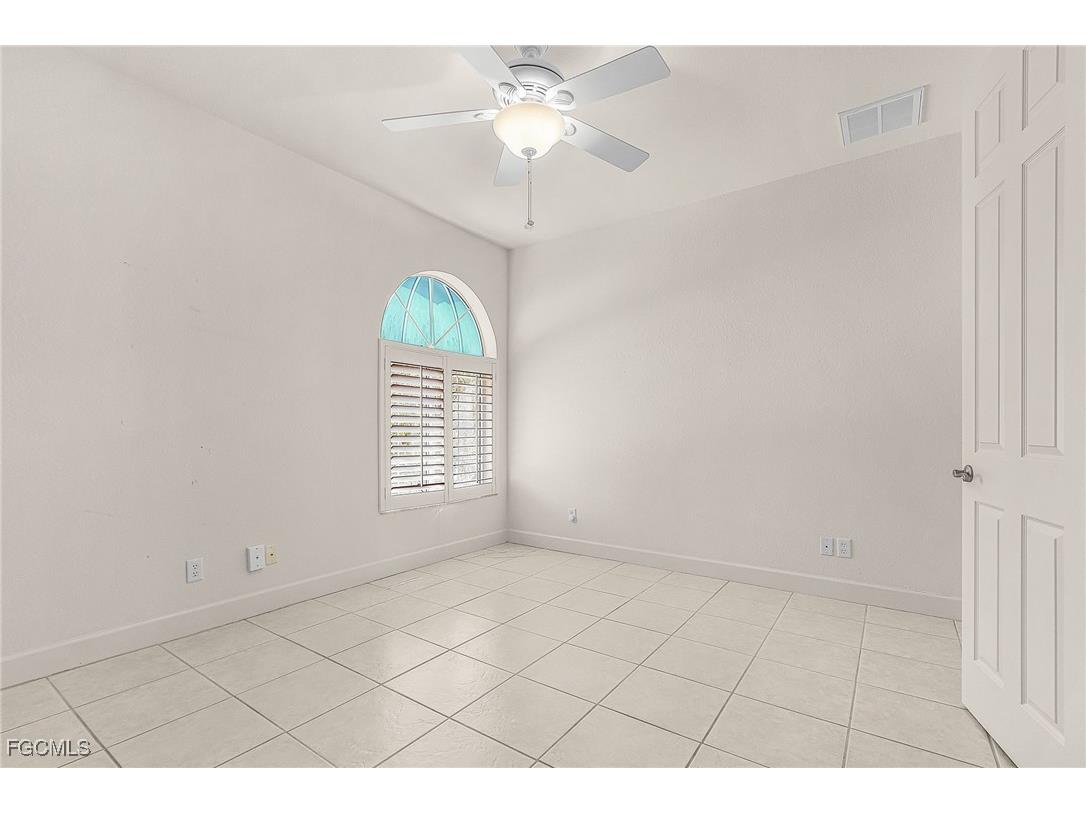 2123 Davis Boulevard Fort Myers FL 33905 2026002422 image13
