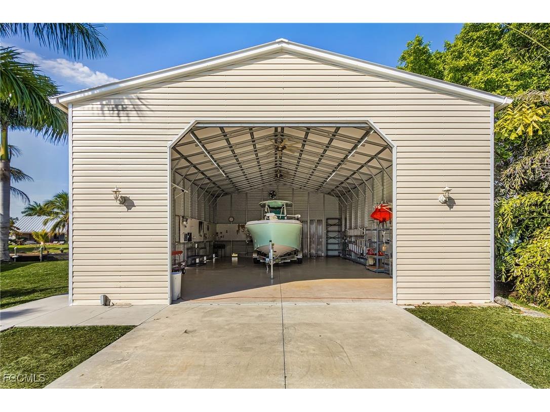 2123 Davis Boulevard Fort Myers FL 33905 2026002422 image4