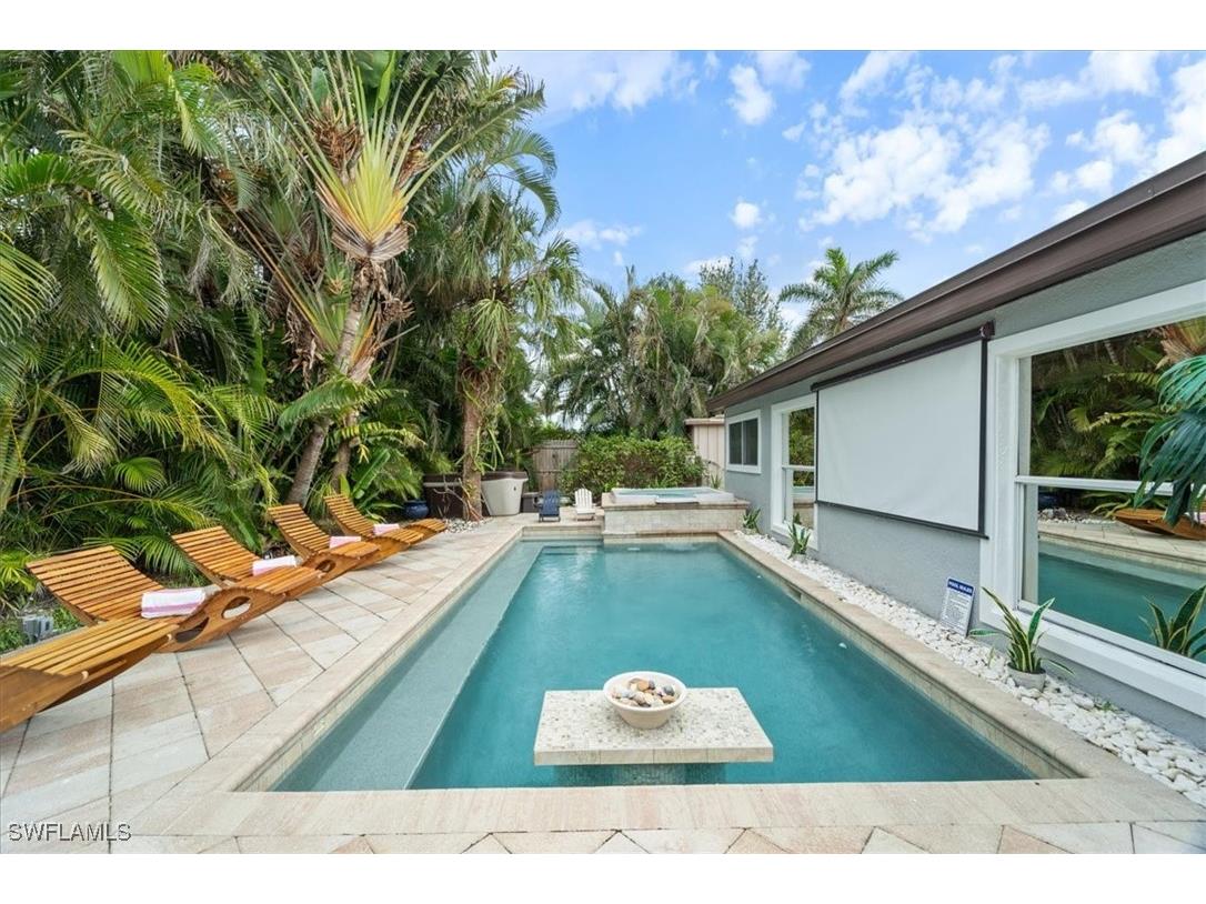2123 Holiday Lane Naples FL 34104 225000080 image1