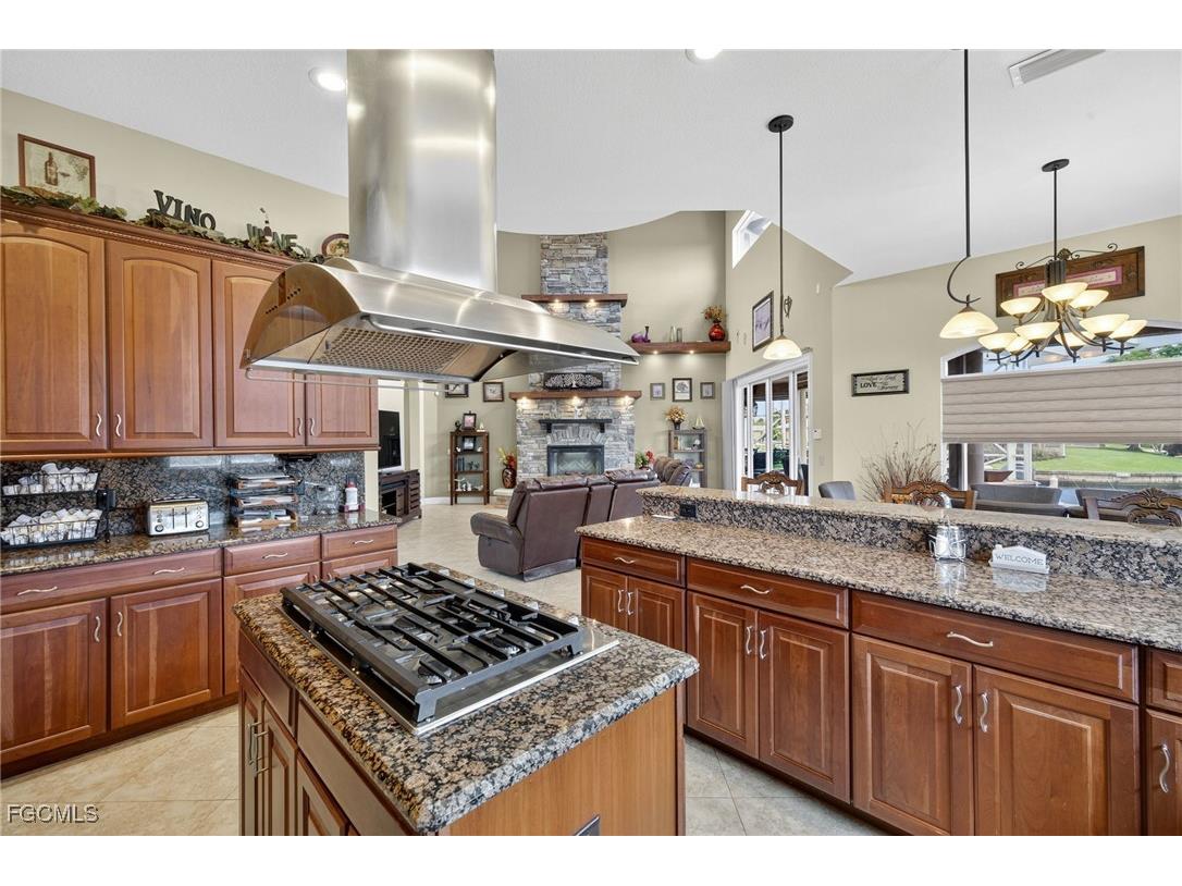 2123 SE 25th Lane Cape Coral FL 33904 2025010220 image10