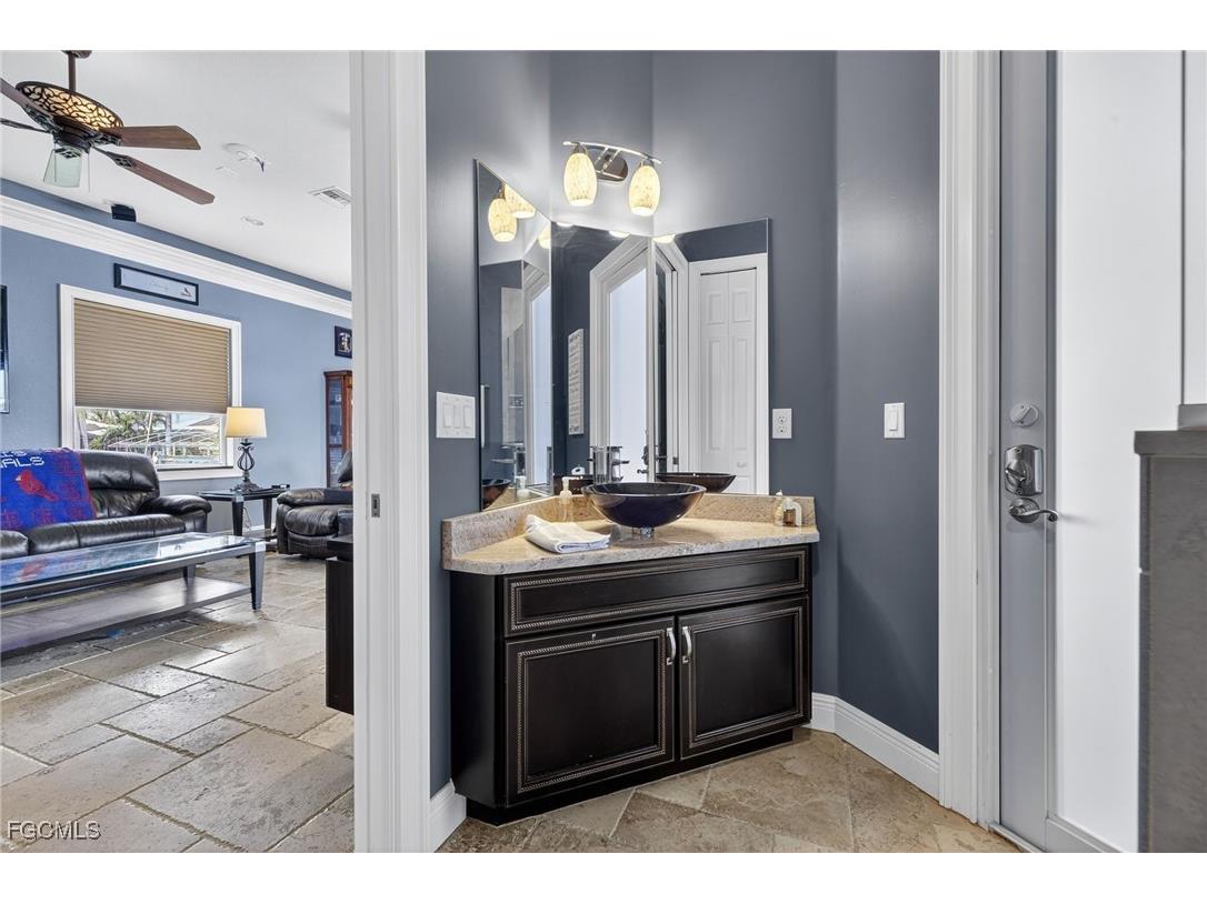 2123 SE 25th Lane Cape Coral FL 33904 2025010220 image21