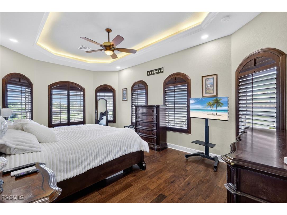 2123 SE 25th Lane Cape Coral FL 33904 2025010220 image25