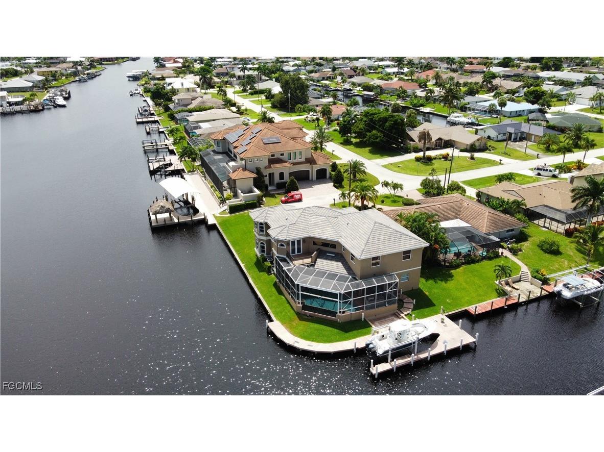 2123 SE 25th Lane Cape Coral FL 33904 2025010220 image3