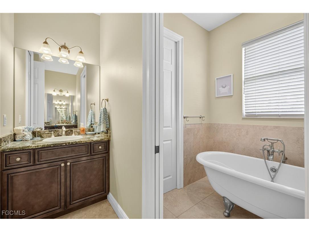 2123 SE 25th Lane Cape Coral FL 33904 2025010220 image33