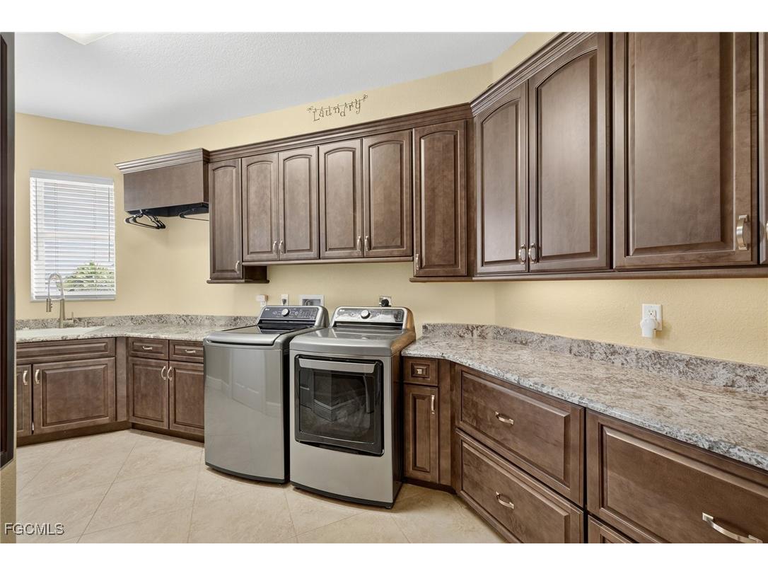 2123 SE 25th Lane Cape Coral FL 33904 2025010220 image37