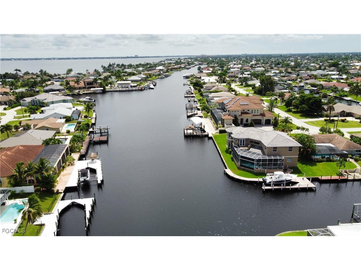 2123 SE 25th Lane Cape Coral FL 33904 2025010220 image48