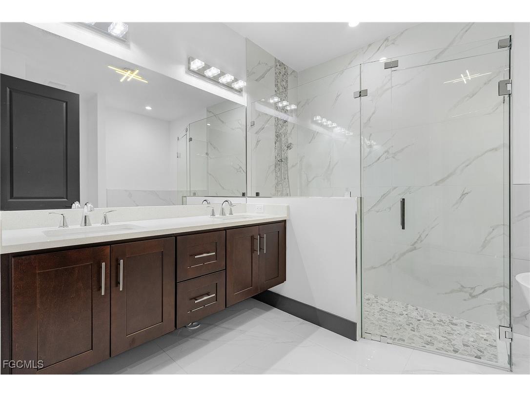 2123 SW 52nd Terrace Cape Coral FL 33914 2025023636 image20