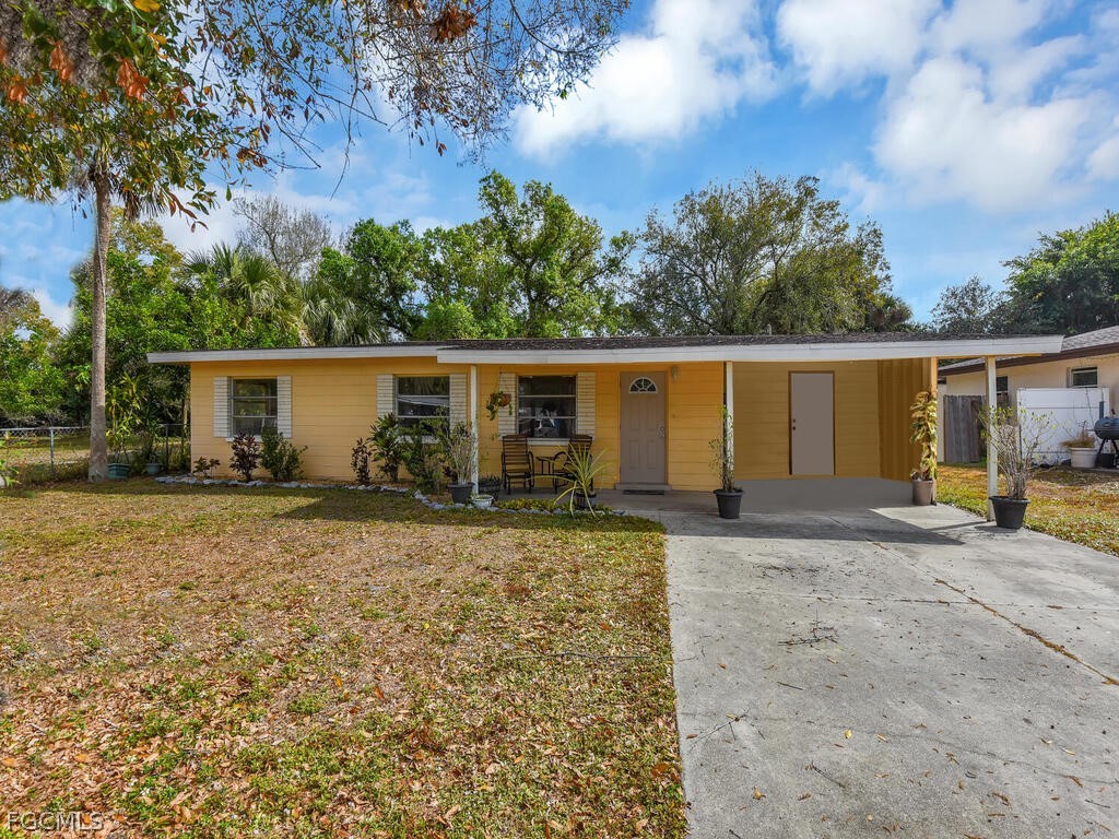 2124 E Gardenia Circle North Fort Myers FL 33917 2026006990 image1