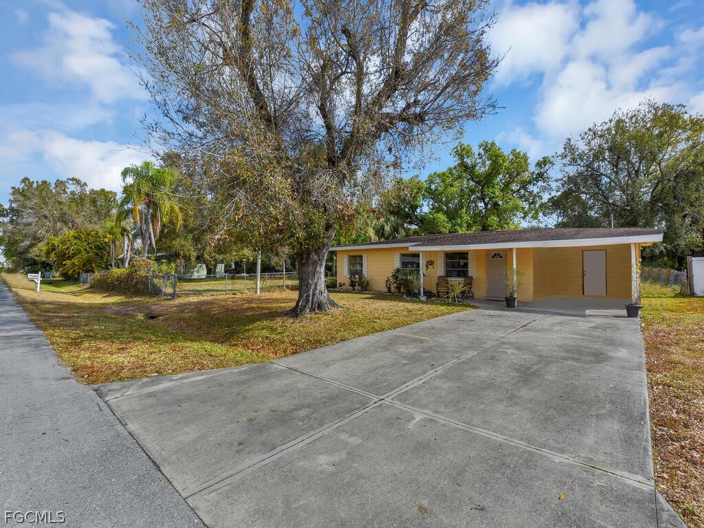 2124 E Gardenia Circle North Fort Myers FL 33917 2026006990 image23