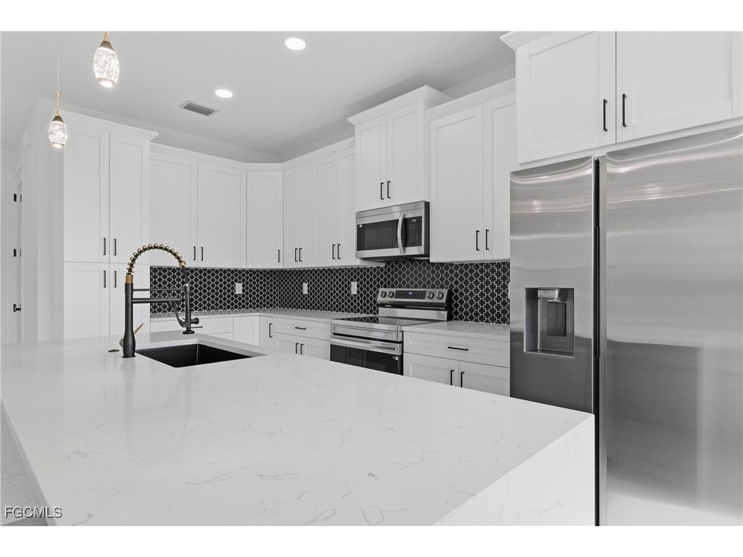 2124 NW 21st Street Cape Coral FL 33993 2026004850 image11