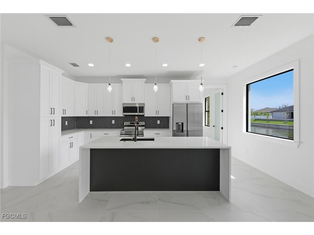 2124 NW 21st Street Cape Coral FL 33993 2026004850 image8