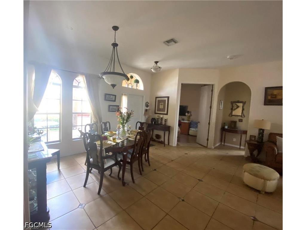 2124 Skyline Boulevard Cape Coral FL 33991 2026014645 image8