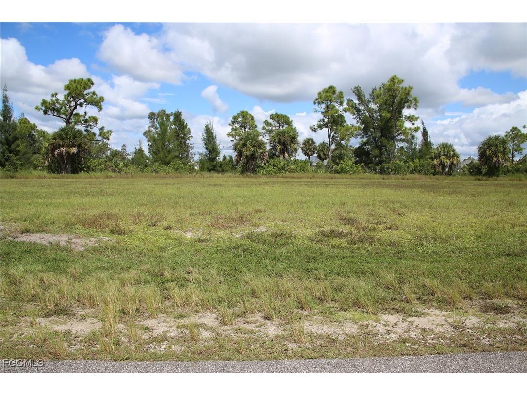 2125 NE 33rd Terrace Cape Coral FL 33909 2025013376 image1