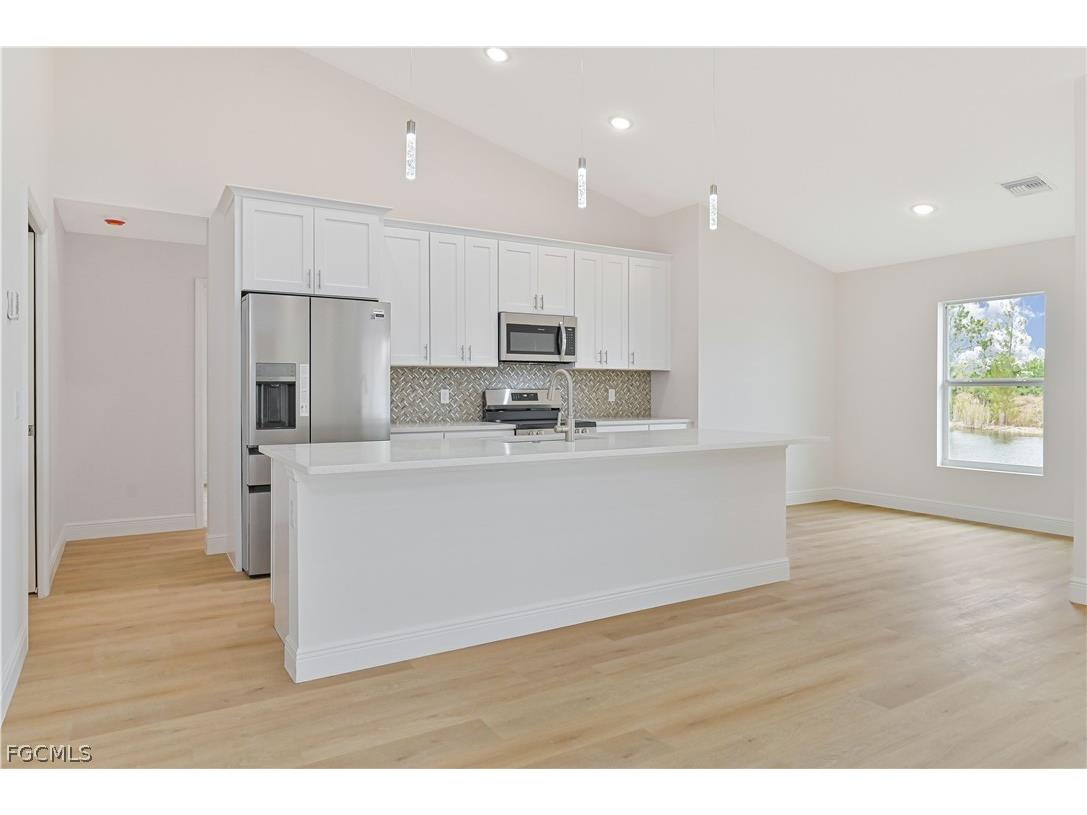 2125 NE 5th Place Cape Coral FL 33909 2026013640 image8