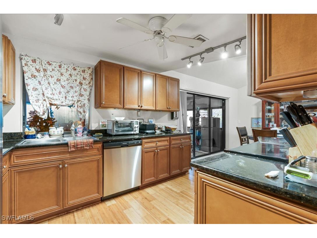 2126 Country Club Boulevard Cape Coral FL 33990 224078223 image1