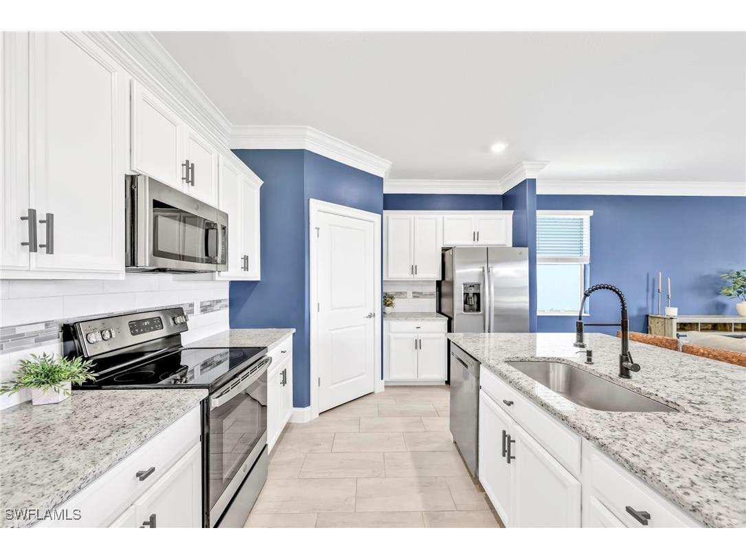 2127 Hamlin Street Naples FL 34120 225047712 image1