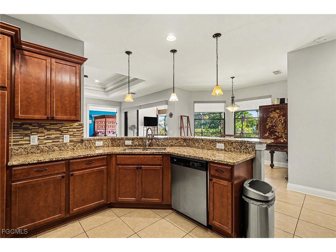2127 SE 17th Place Cape Coral FL 33990 2025025665 image11
