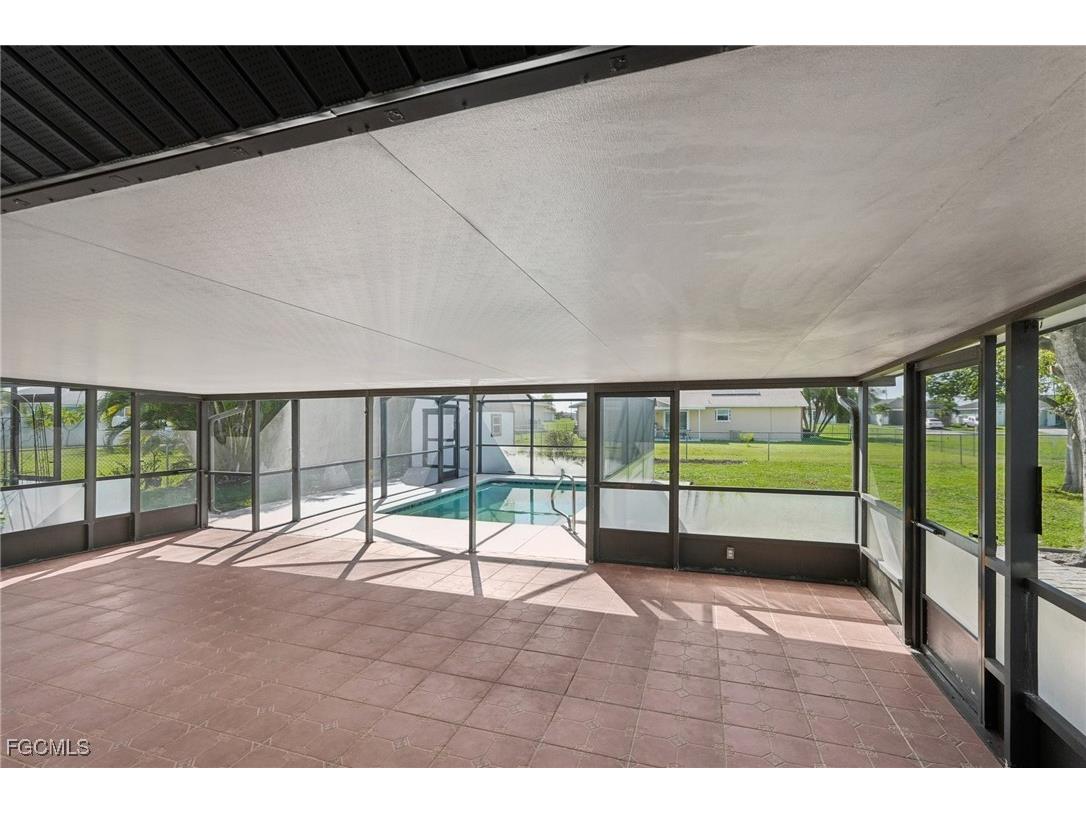 2128 NE 9th Place Cape Coral FL 33909 2025013120 image21