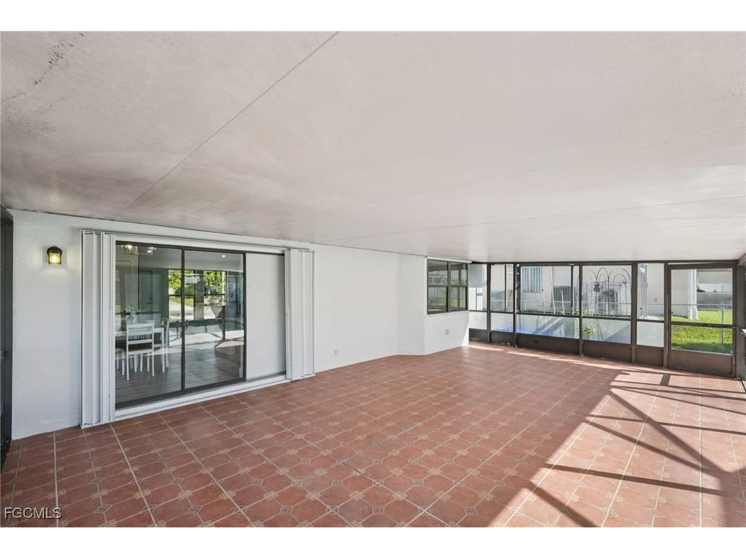2128 NE 9th Place Cape Coral FL 33909 2025013120 image22