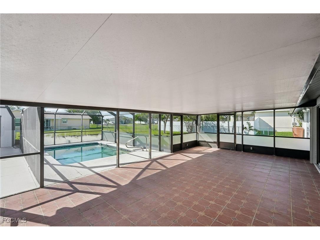 2128 NE 9th Place Cape Coral FL 33909 2025013120 image23
