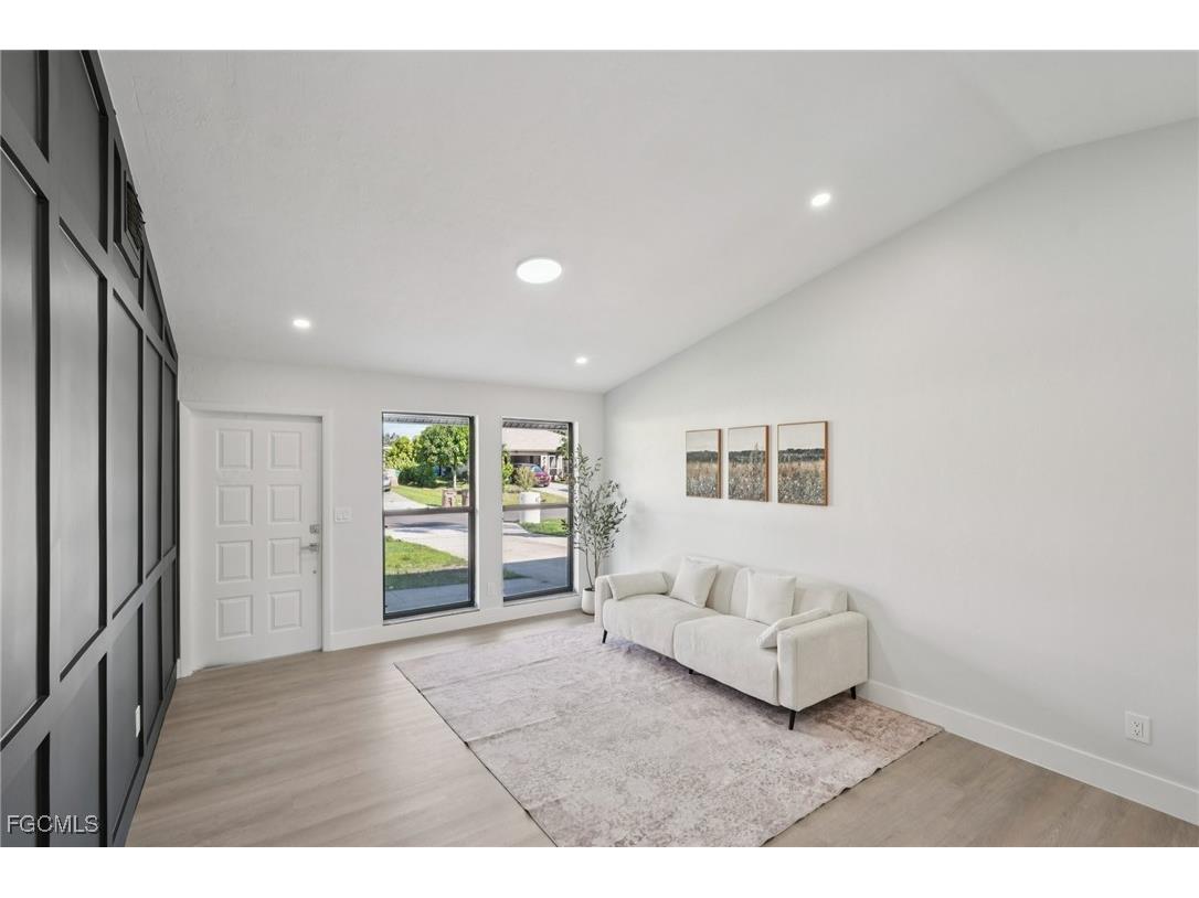 2128 NE 9th Place Cape Coral FL 33909 2025013120 image3
