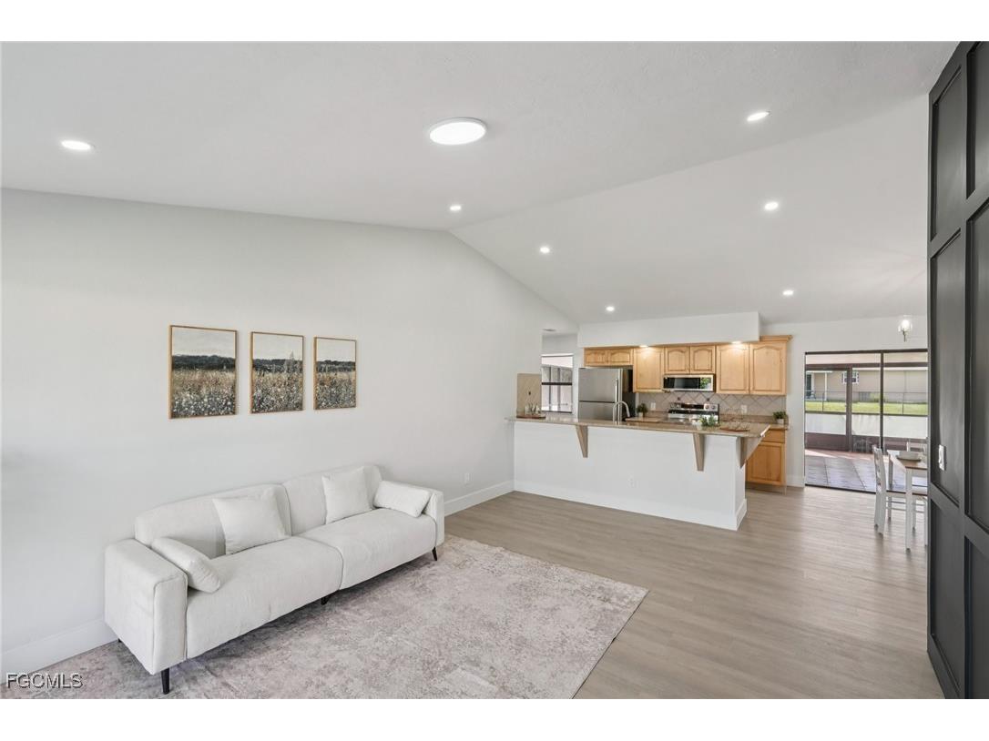 2128 NE 9th Place Cape Coral FL 33909 2025013120 image4