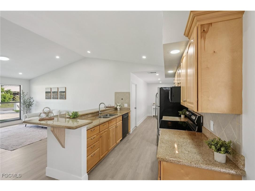 2128 NE 9th Place Cape Coral FL 33909 2025013120 image7