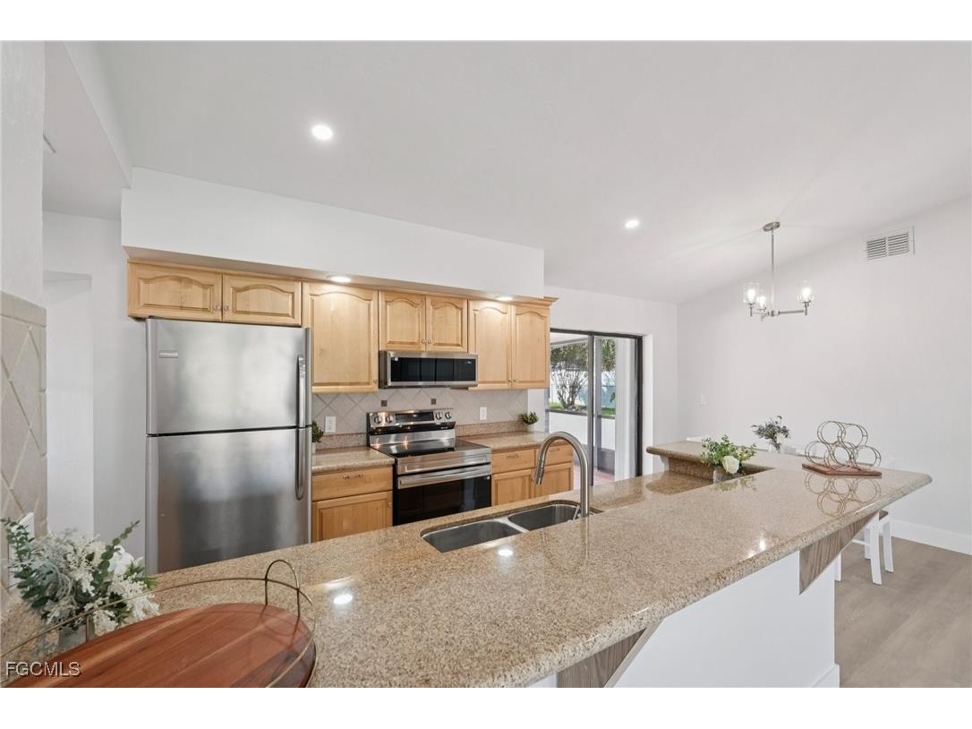 2128 NE 9th Place Cape Coral FL 33909 2025013120 image8