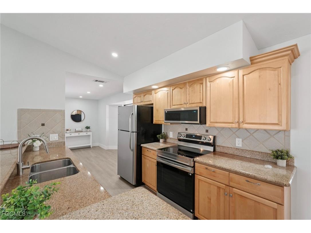 2128 NE 9th Place Cape Coral FL 33909 2025013120 image9