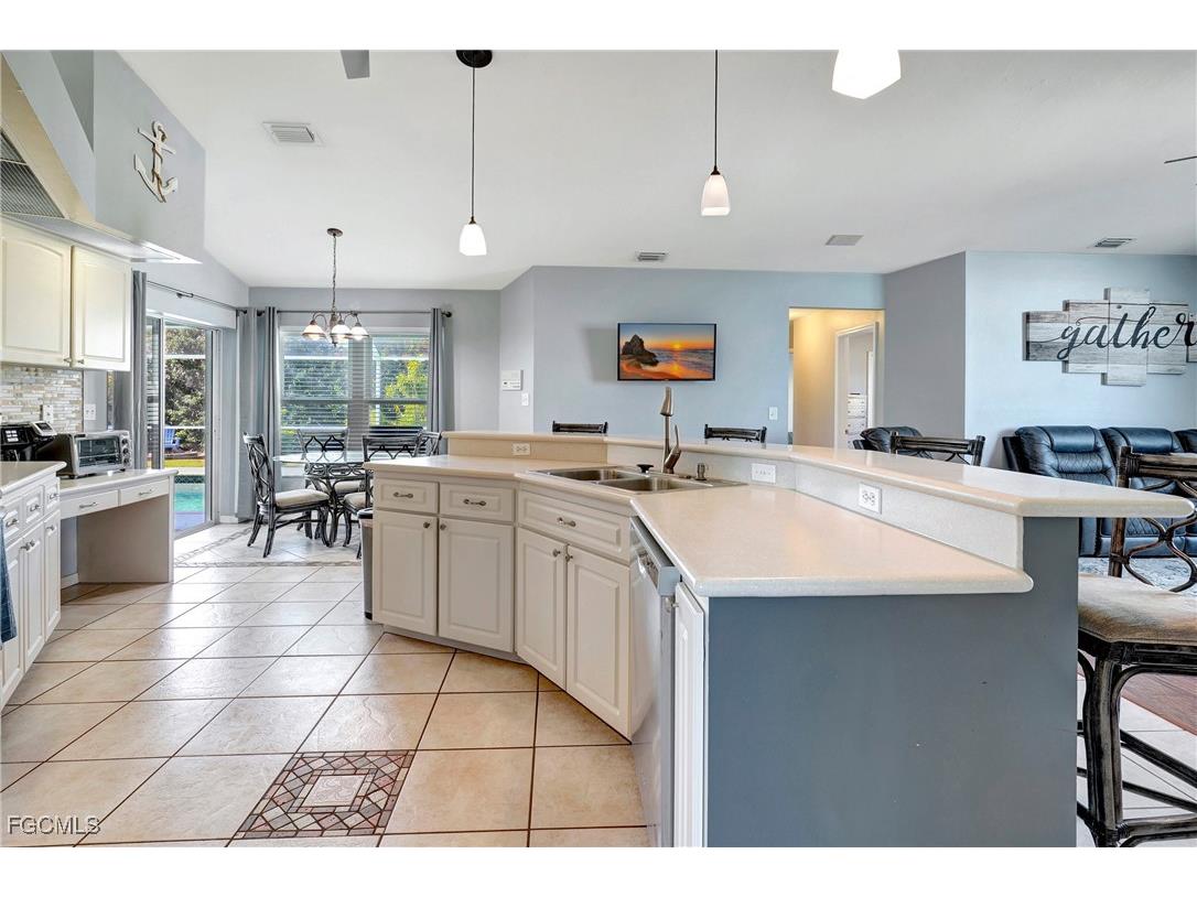 2128 SW 8th Court Cape Coral FL 33991 2025019517 image13