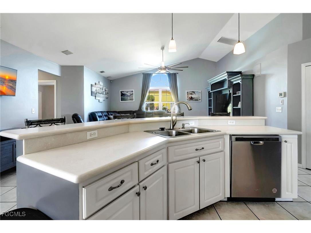 2128 SW 8th Court Cape Coral FL 33991 2025019517 image14