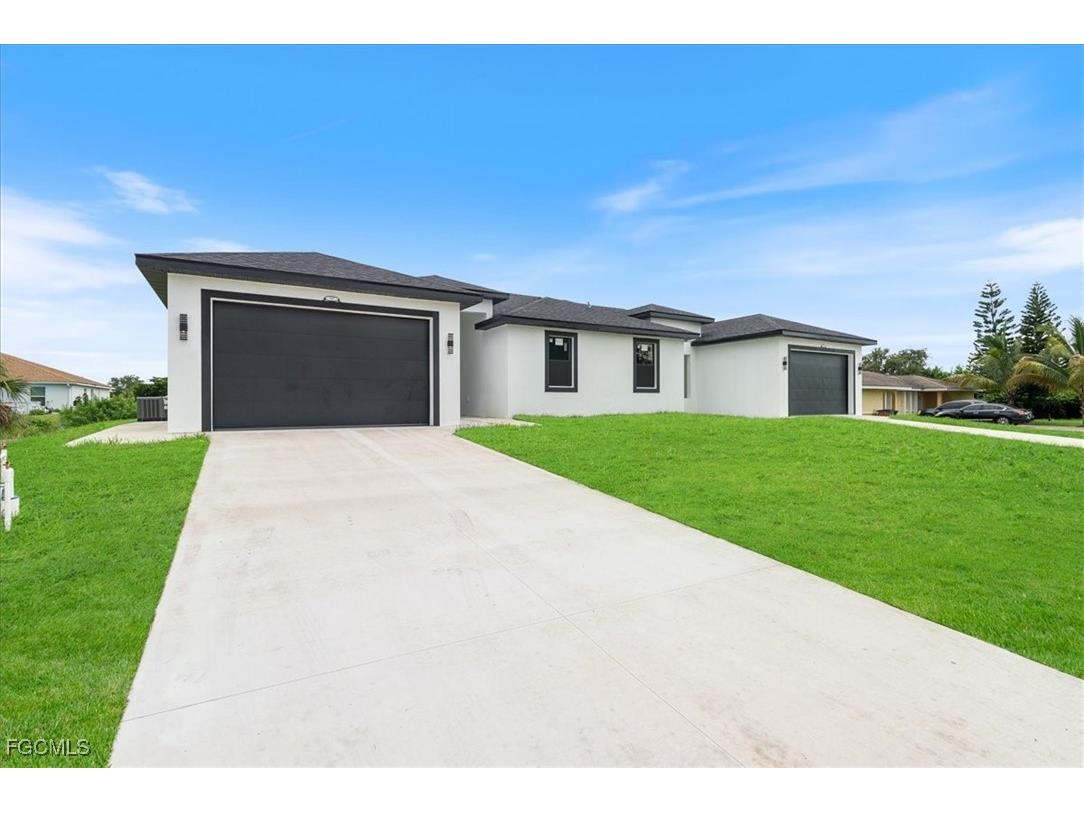 2129/2131 Fairway Drive Lehigh Acres FL 33973 2025018172 image2