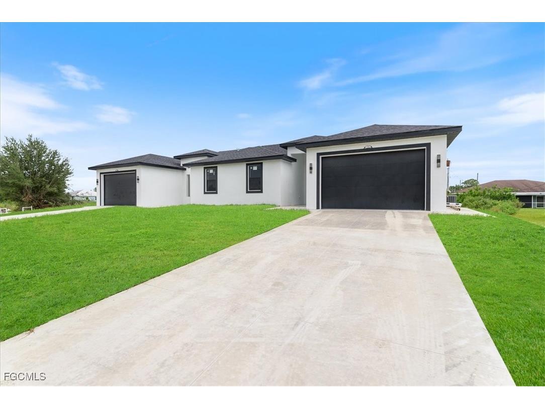 2129/2131 Fairway Drive Lehigh Acres FL 33973 2025018172 image3
