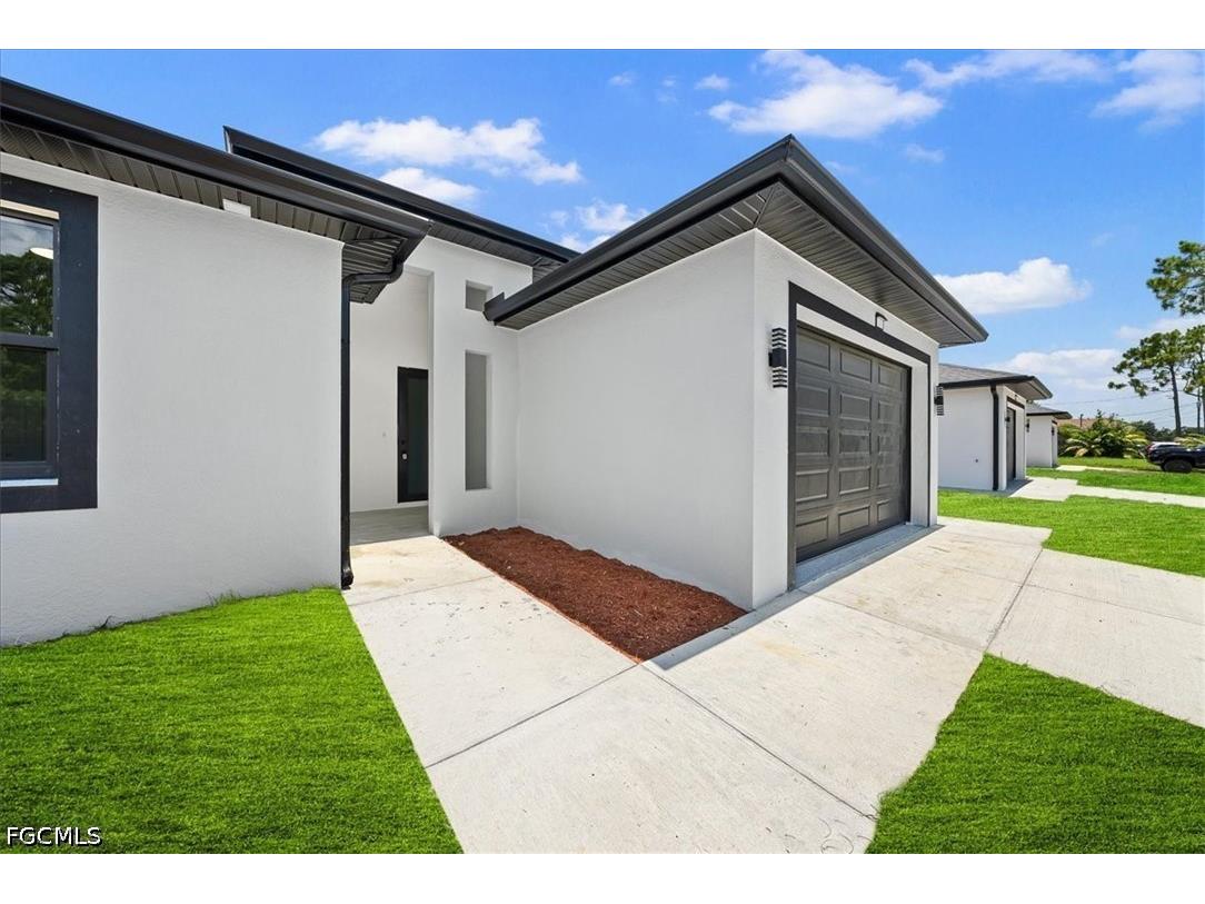 2129/2131 Fairway Drive Lehigh Acres FL 33973 2026027919 image3