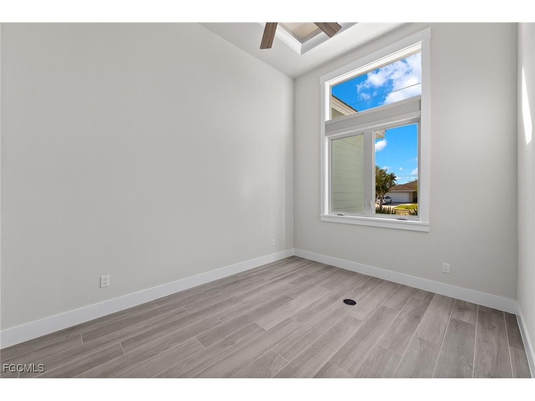 2129 Cape Coral Parkway W Cape Coral FL 33914 2025002941 image14
