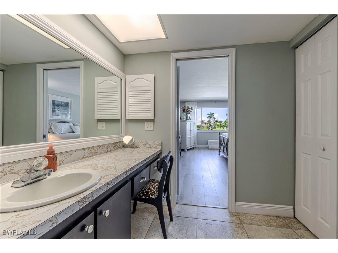 213 Memory Ln #4 Naples FL 34112 225084852 image11