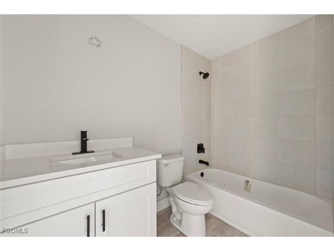 213 NE 31st Street Cape Coral FL 33909 2025021577 image17