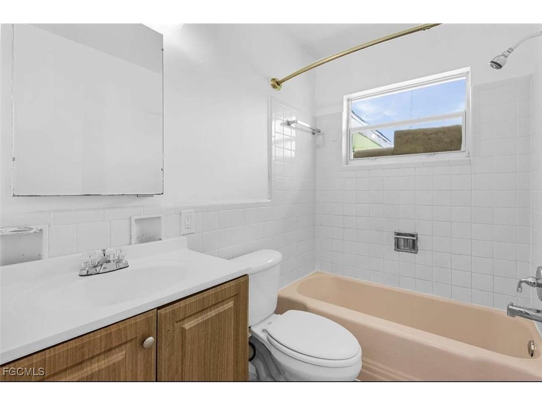 213 SE 47th Street Cape Coral FL 33904 2025005836 image15