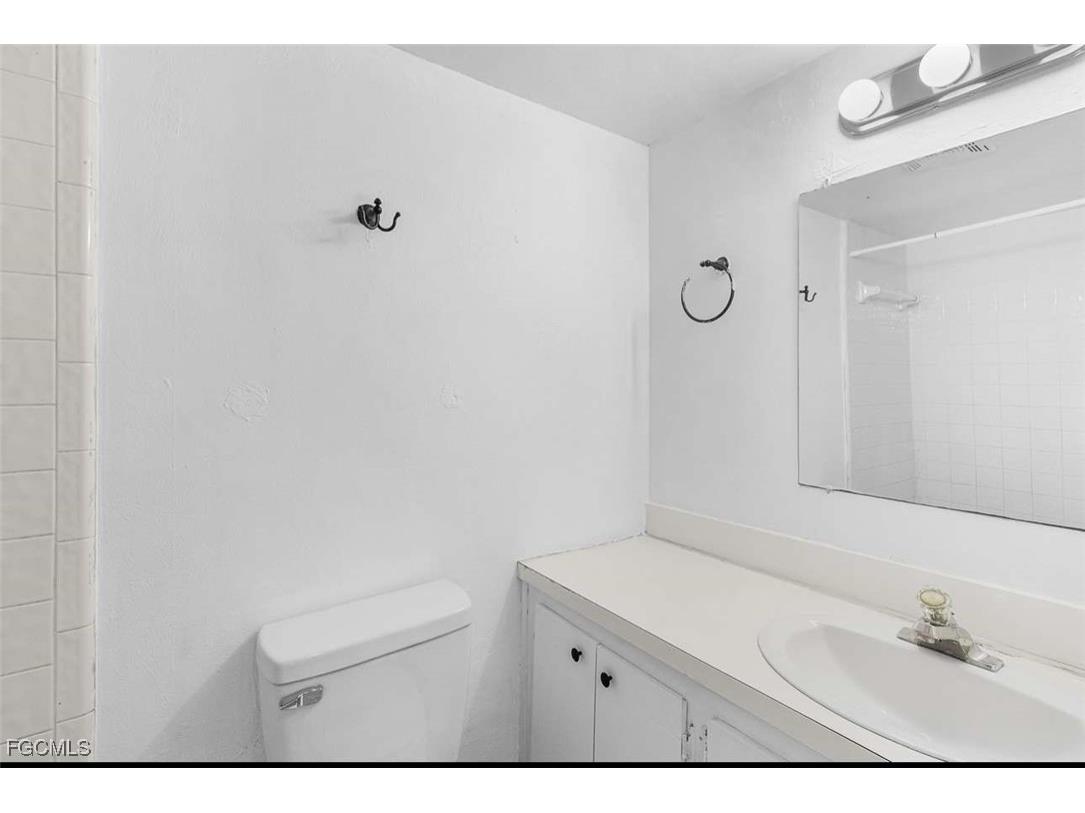 213 SE 47th Street Cape Coral FL 33904 2025005836 image16