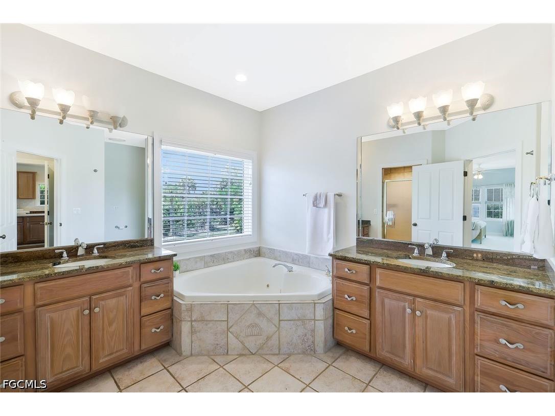 2130 Sunset Circle Sanibel FL 33957 2026018531 image23