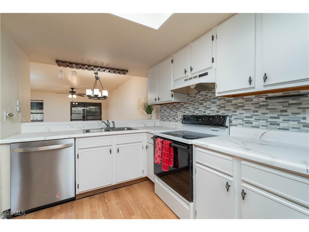 2131 Crystal Drive #24 Fort Myers FL 33907 2025009272 image8