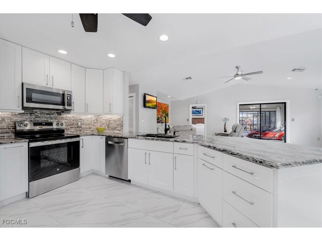 2132 Barbados Avenue Fort Myers FL 33905 2025025114 image10