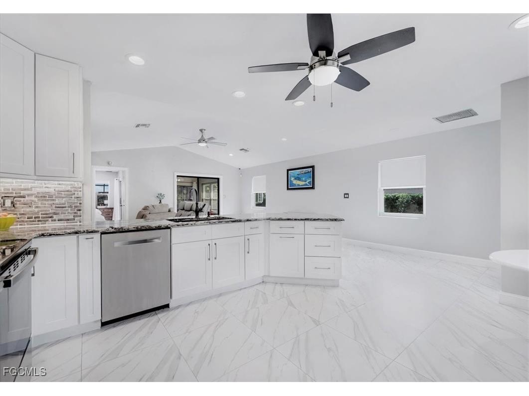 2132 Barbados Avenue Fort Myers FL 33905 2025025114 image11