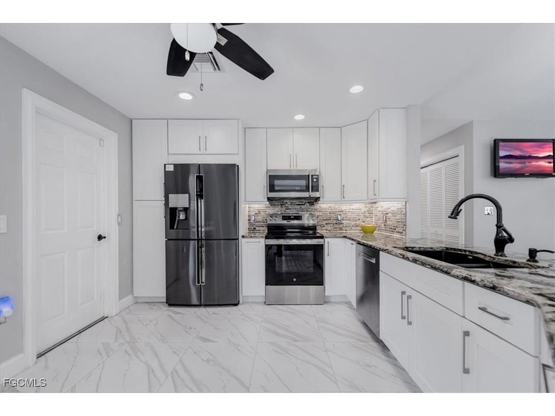 2132 Barbados Avenue Fort Myers FL 33905 2025025114 image8