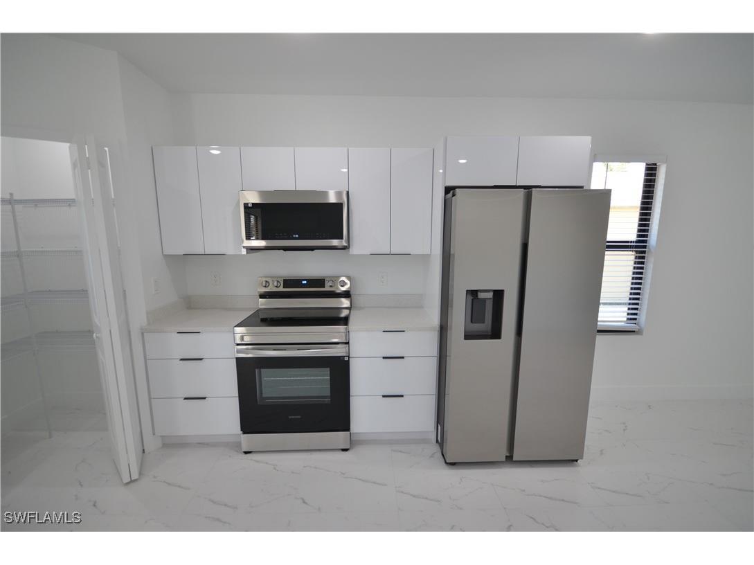 2132 Barker Boulevard Fort Myers FL 33916 225054260 image4